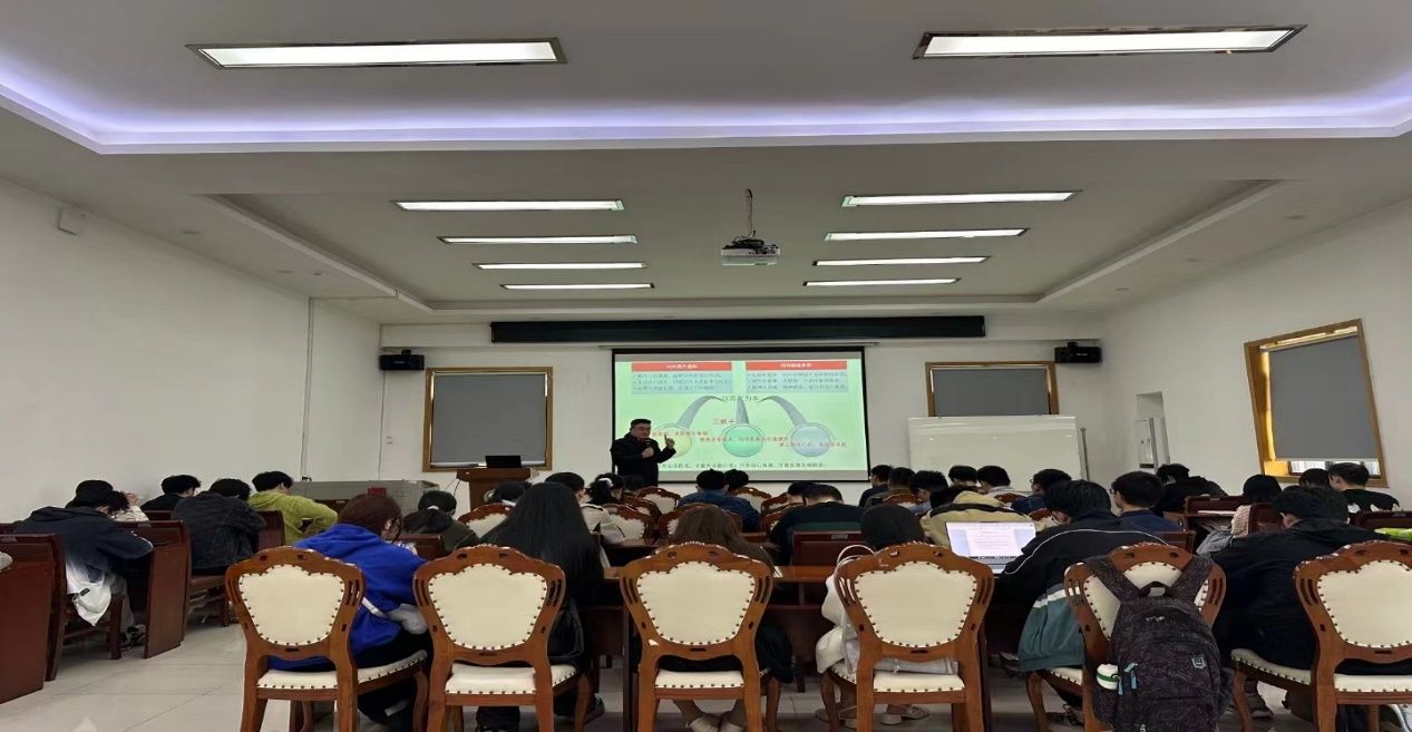 劳模龙飞武汉大学分享经验，助力学生就业规划职业未来 营销广东40年