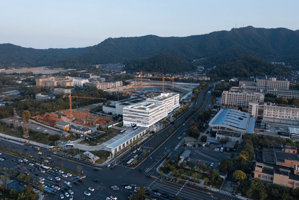 杭州汽车西站公交枢纽站 / 浙江大学建筑设计研究院