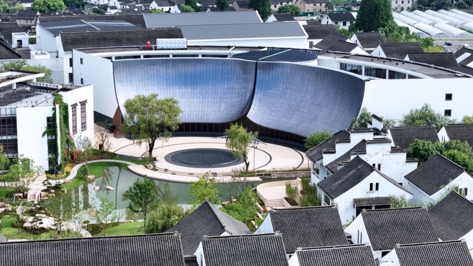 《只此周庄》剧场立面设计 / 中国美术学院风景建筑设计研究总院 + 猜一建筑