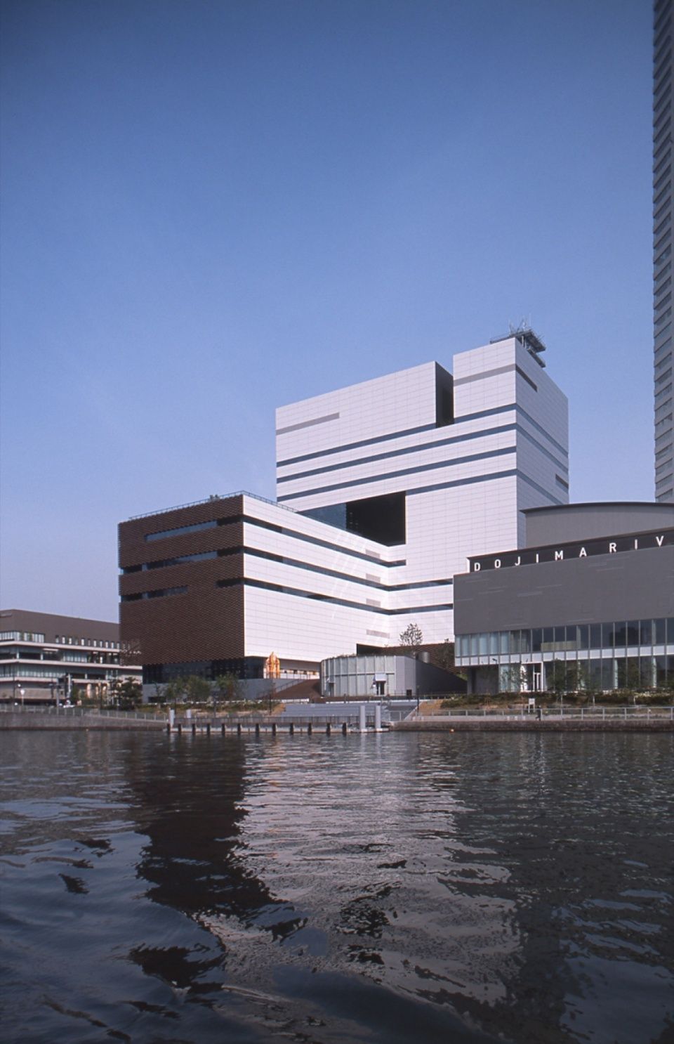 朝日放送新总部大楼,大阪 / 隈研吾建筑都市设计事务所