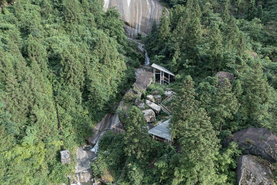 白水洞村石瀑间的线性钢亭组群，湖南邵阳 / 湖南大学建筑与规划学院有田设计