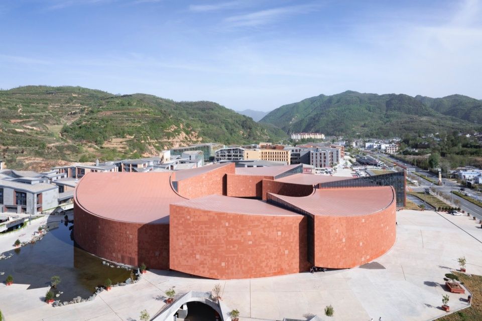 麦积山游客服务中心,天水 / 朱小地工作室 + 北京市建筑设计研究院