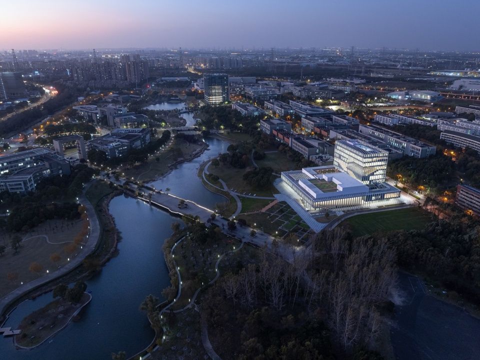 同济大学艺嘉楼(嘉定校区学生活动中心)/ 同济大学建筑设计研究院(集团)有限公司 麟和建筑工作室,上海/建筑