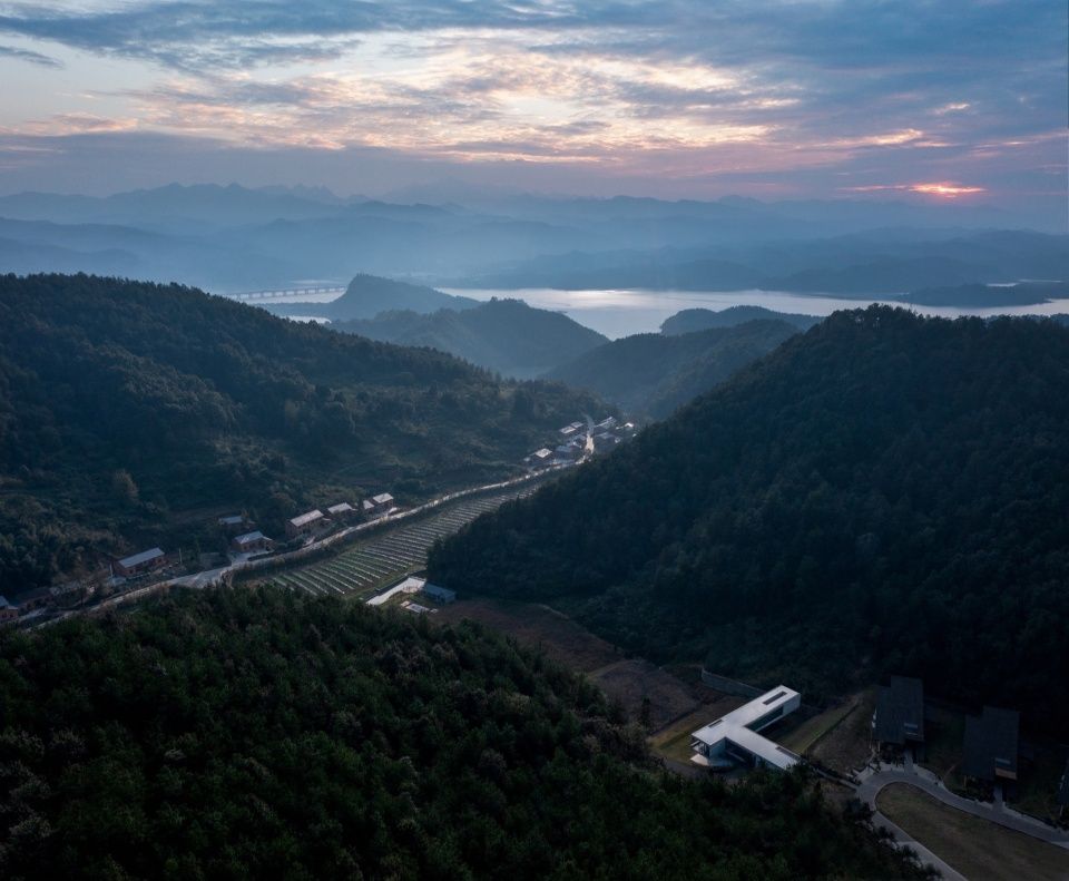 武当山麓游客中心,湖北 / 末广建筑
