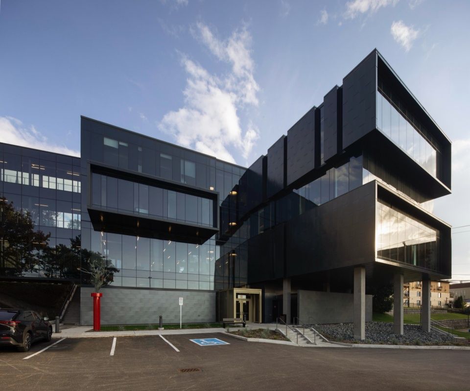 勒维Hôtel-Dieu新教学馆,加拿大 / Anne Carrier Architectes