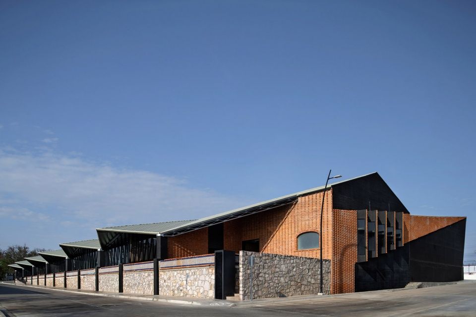 Arena Lobo会议中心,墨西哥 / Jonathan Corral Arquitectos