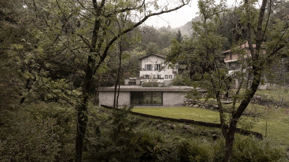 狭长住宅,意大利 / Studio Lorenzo Guzzini