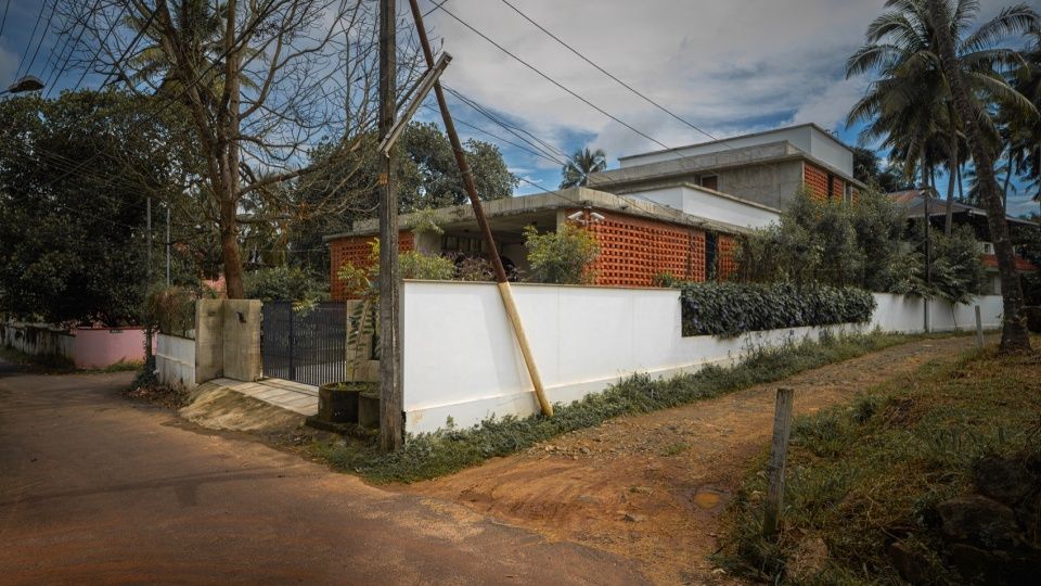 砖幕住宅,印度 / LIJO.RENY.architects