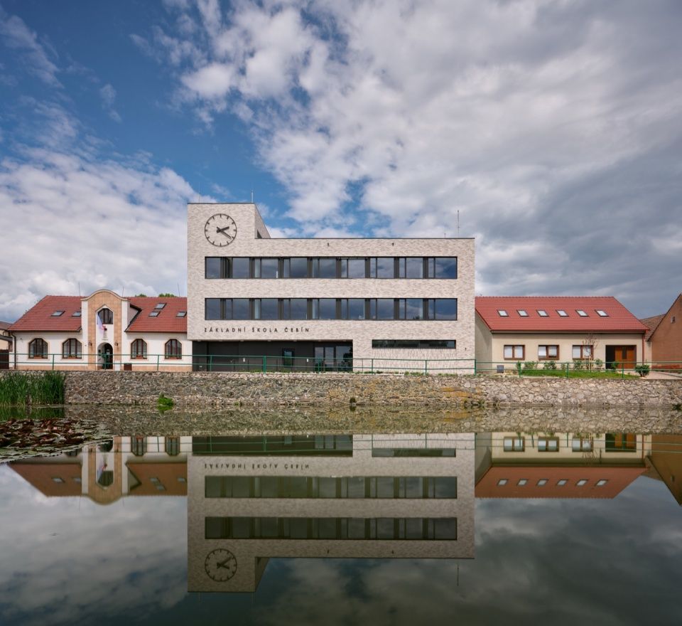 Čebín小学，捷克 / knesl kynčl architekti
