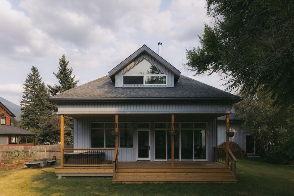三峰住宅,加拿大 / Twobytwo Architecture Studio