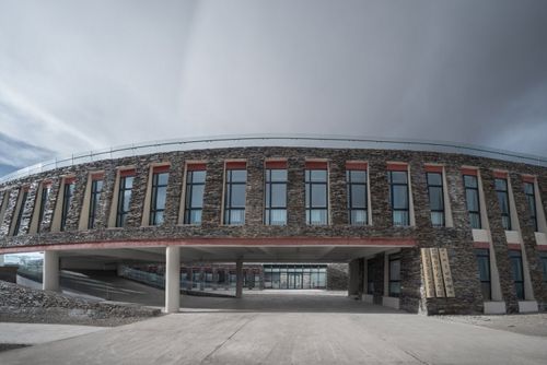 冈仁波齐下的卫生院，西藏/建筑