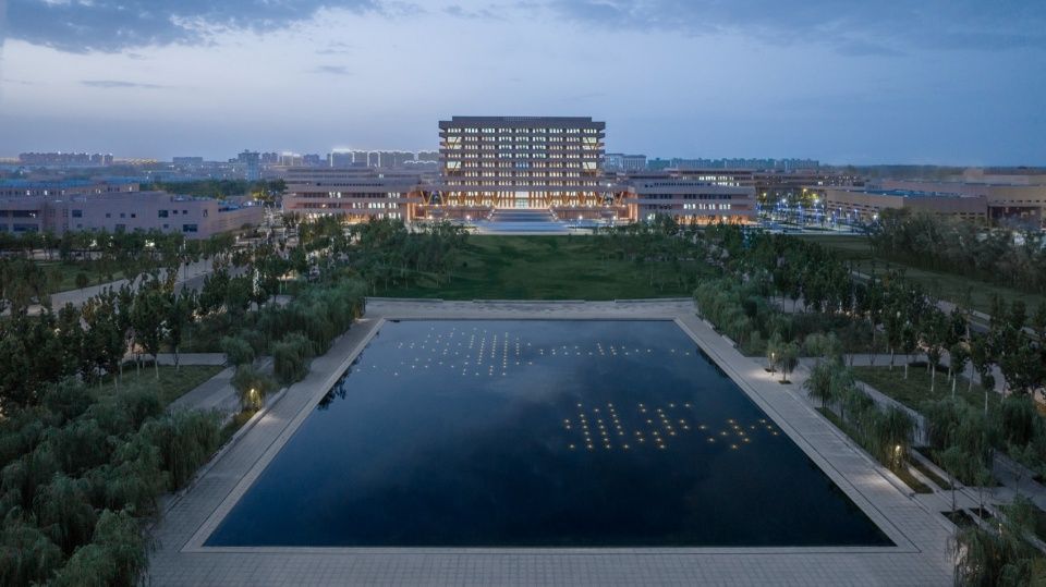 新疆塔里木大学新校区图信中心 / 中国建筑设计研究院有限公司