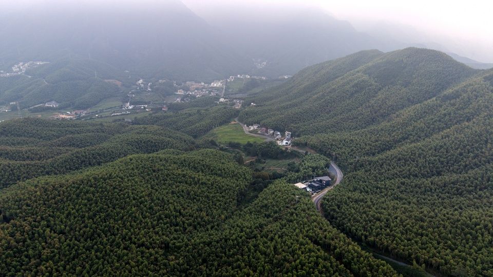 来野山川里，浙江 / 偏离设计