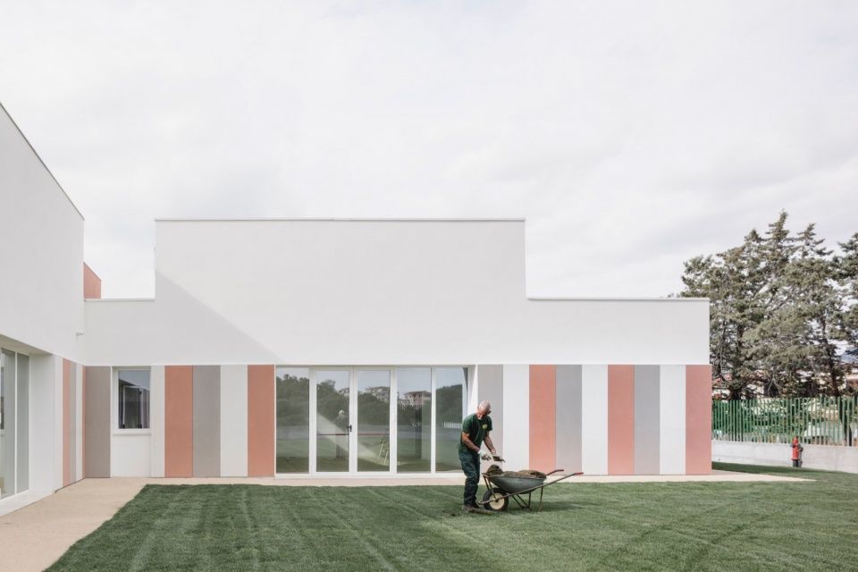 奥尔比亚幼儿园，意大利 / Studio Associato di Architettura LERUA