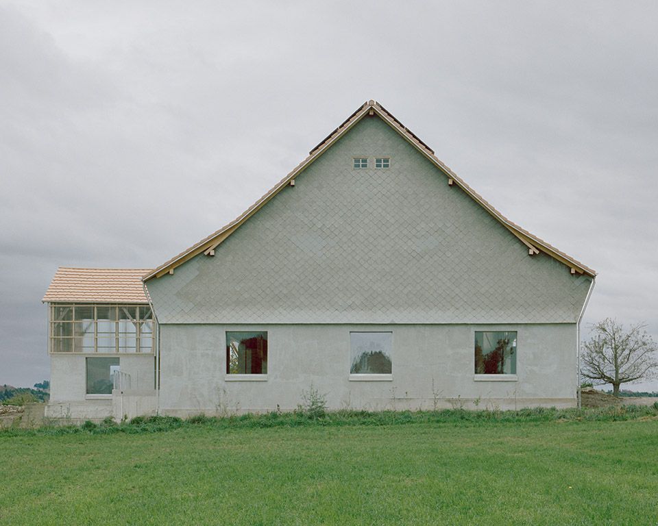 倒置的农舍，瑞典 / BARD YERSIN architects