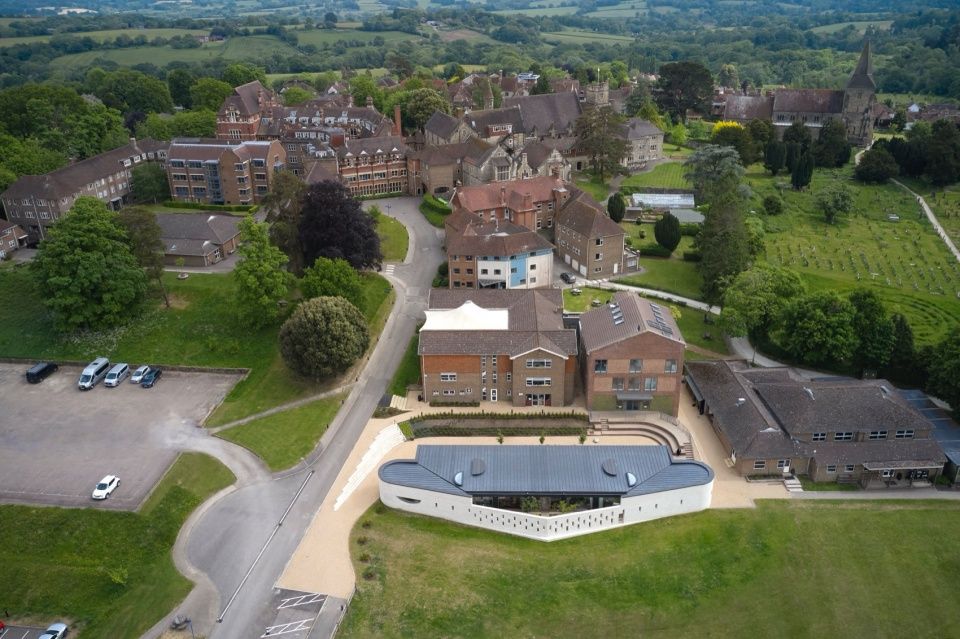 梅菲尔德圣拉斐尔健康与福祉中心，英国 / Adam Richards Architects