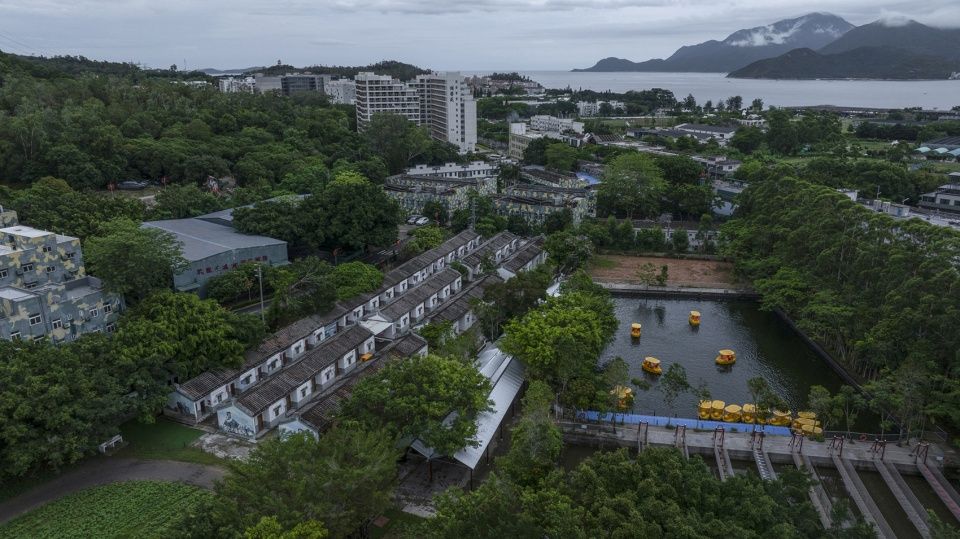 深圳大鹏新区星火探索营廊架设计 / 厘米制造