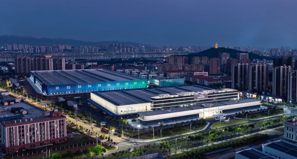 EAGLERISE超级工厂与全球总部，江西吉安 / 徐昀超建筑工作室（深总院）