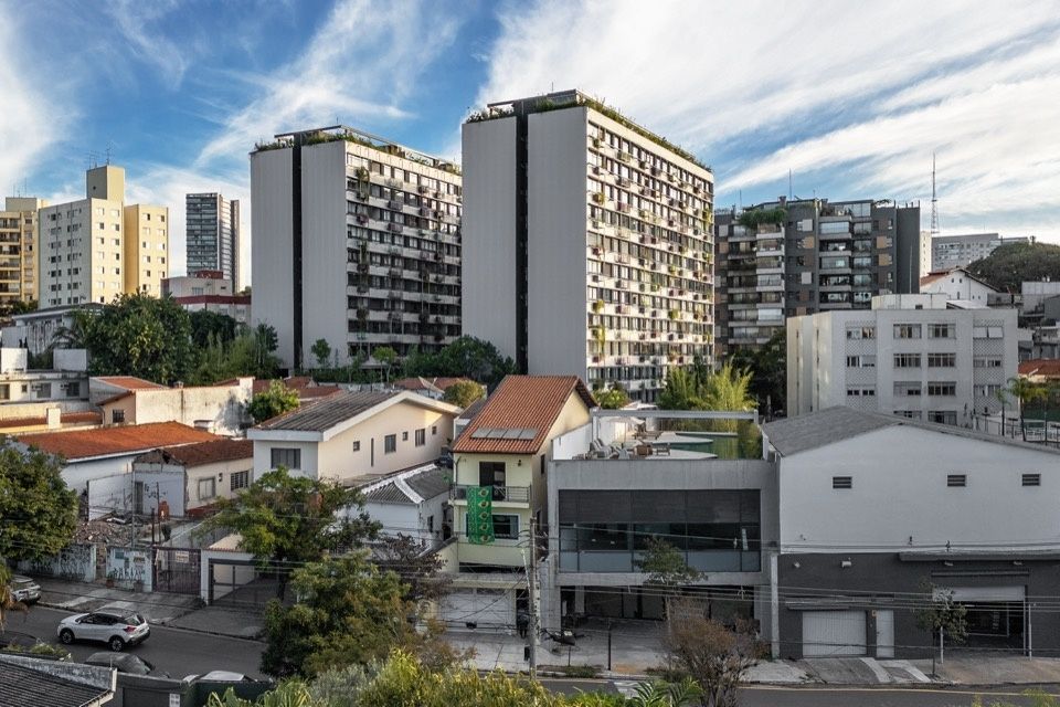 Floresta住宅，圣保罗 / MMBB Arquitetos + Rodrigo Oliveira Paisagismo